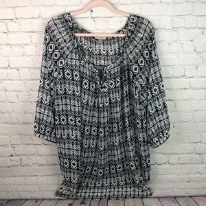 Roz & Ali black white mid sleeve blouse Flowy